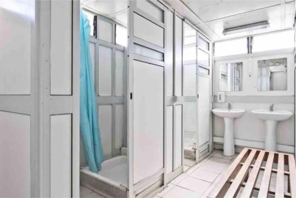 Cozy Lisbon Marina Sleepaboard - Sail Away Hotel Bagian luar foto