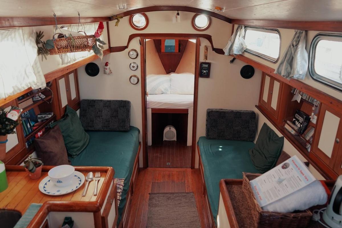 Cozy Lisbon Marina Sleepaboard - Sail Away Hotel Bagian luar foto
