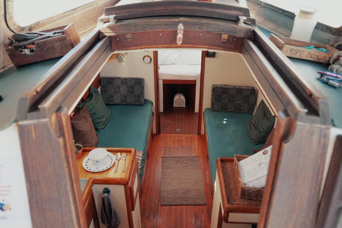 Cozy Lisbon Marina Sleepaboard - Sail Away Hotel Bagian luar foto